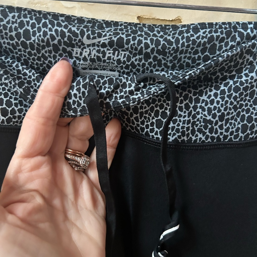 Nike Dri-FIT Capri Leggings Black Reflective Running S EUC Animal Print - Picture 6 of 10